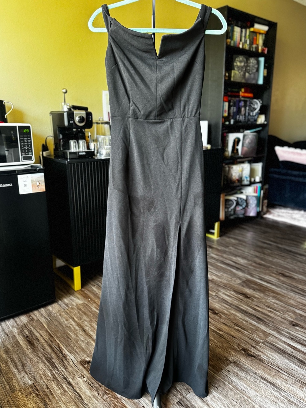 Sleek off-shoulder black Maxi dress